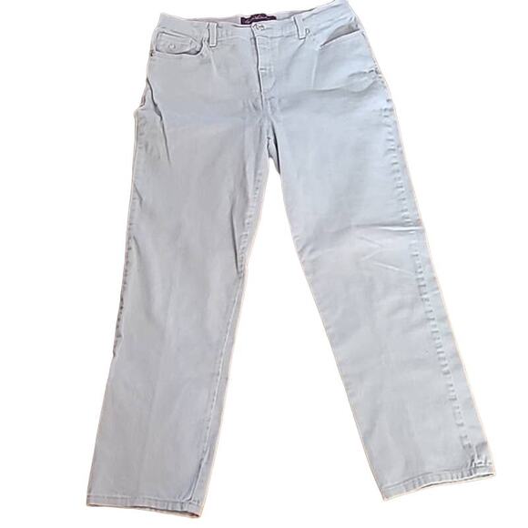 Excellent Gloria Vanderbilt Amanda Classic Fit Jeans – Size 12P, Soft Gray Denim - Picture 2 of 10
